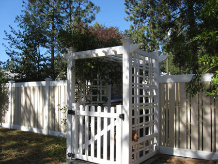 landscape-design-spokane-wa-elegant fencing with gate